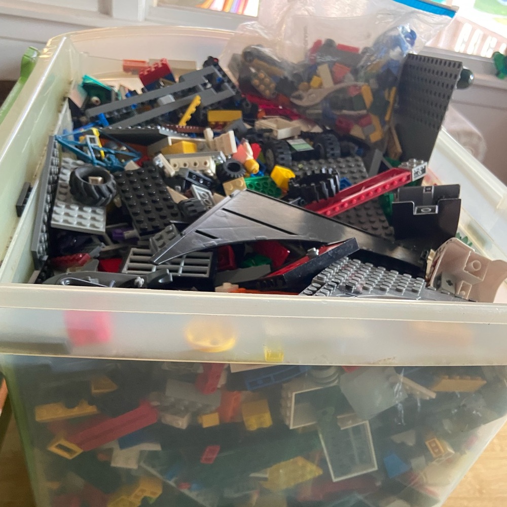 Over 1,000 piece vintage LEGO lot